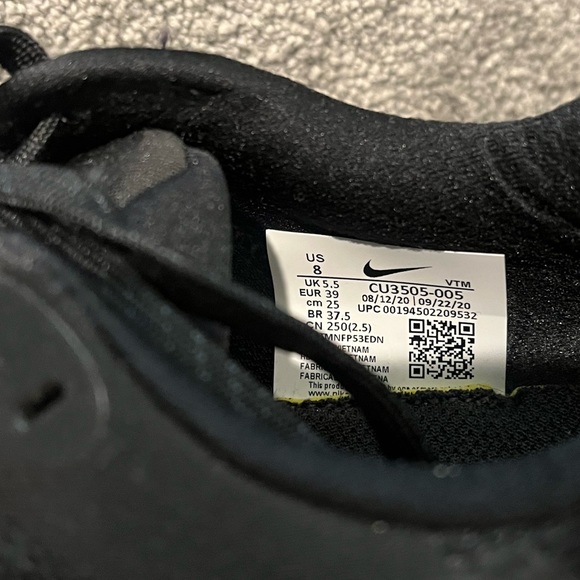 Nike shoes - Picture 5 of 5